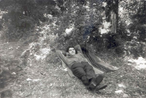 Το 1998 ήταν η 14η φορά που o Λιαντίνης ανέβαινε στον Ταύγετο. Το προηγούμενο βράδυ της εξαφάνισης του ο Λιαντίνης είχε διαβάσει το βιβλίο «Η ζωή εν τάφω» του Μυριβήλη. φωτογραφία: liantinis.org... Διαβάστε όλο το άρθρο: http://www.mixanitouxronou.gr/i-exafanisi-tou-kathigiti-liantini-to-1998-fevgo-aftothelita-afanizome-orthios-stivaros-ke-perifanos-vrethike-nekros-epta-chronia-argotera-ston-taigeto-iche-krifti-se-mia-kilotita-tou/