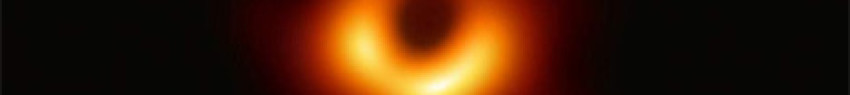 Η καταπληκτική φωτογράφιση της μαύρης τρύπας έγινε πραγματικότητα χάρη στη συνδυασμένη λειτουργία ραδιοτηλεσκοπίων σε οκτώ διαφορετικές περιοχές της Γης. Είχαν συνδεθεί συμβολομετρικά μεταξύ τους, δημιουργώντας έτσι ένα τηλεσκόπιο με το μέγεθος του πλανήτη μας.
