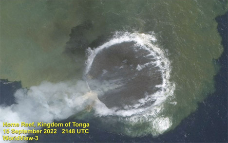 Το εφήμερο νησί όπως απαθανατίστηκε από δορυφόρο στις 15 Σεπτεμβρίου (USGS)